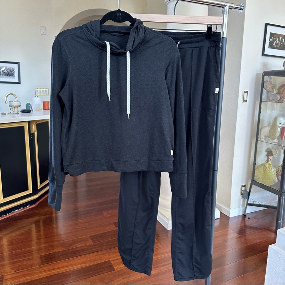 Vuori black Halo essential hoodie and Wide legged pant set size S